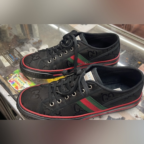 Designer Gucci Shoes. Size 10. Semi-used.. shoes were wears about three times - Picture 5 of 8